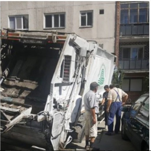 Accident rutier în Târgu Jiu, la sensul giratoriu de la Bălești
