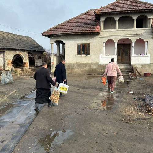 Inspectoratul Școlar Județean Gorj sprijină familiile defavorizate cu fructe și legume