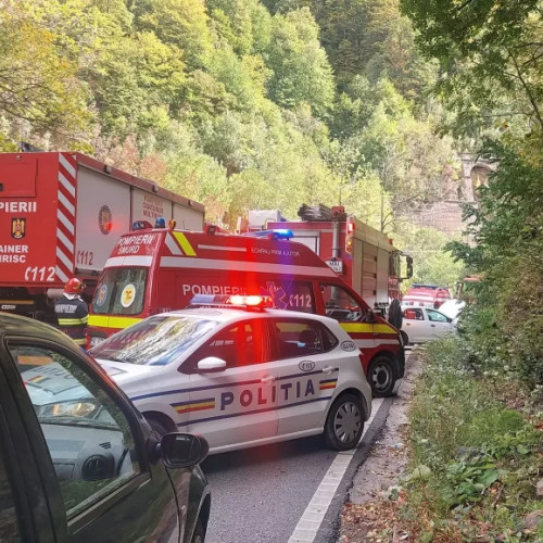 Accident rutier pe Defileul Jiului: Trafic deblocat parțial