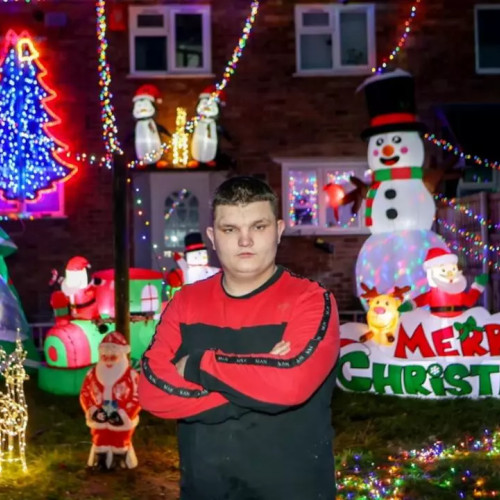 Tânăr din Stoke-on-Trent, nemulțumit de interdicția privind iluminatul festiv