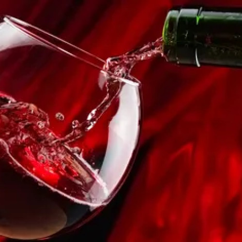 Descoperire șocantă: băuturi vândute ca vin în România erau falsificate