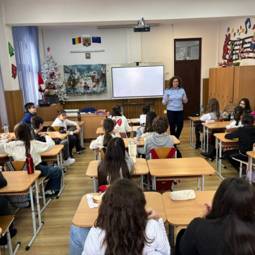 Jandarmii gorjeni continuă programul &quot;Ora de civilizație&quot; în școlile din Târgu-Jiu