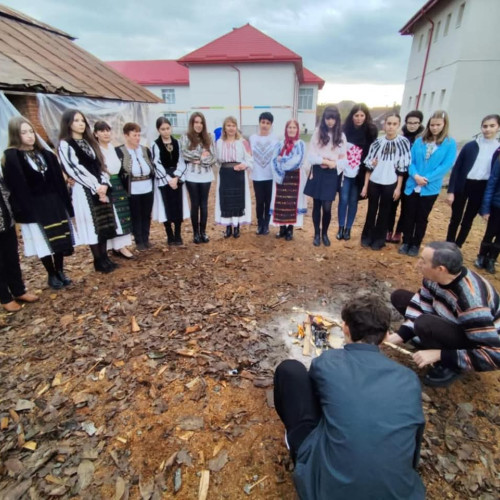 Sezătoare de Crăciun organizată de Clubul Minților Deschise la Muzeul Județean Gorj