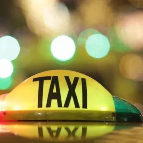 Taximetrist bătut cu lopata de un client în Sibiu