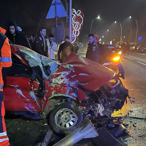 Accident rutier la Vălenii de Munte: doi tineri internați la spital