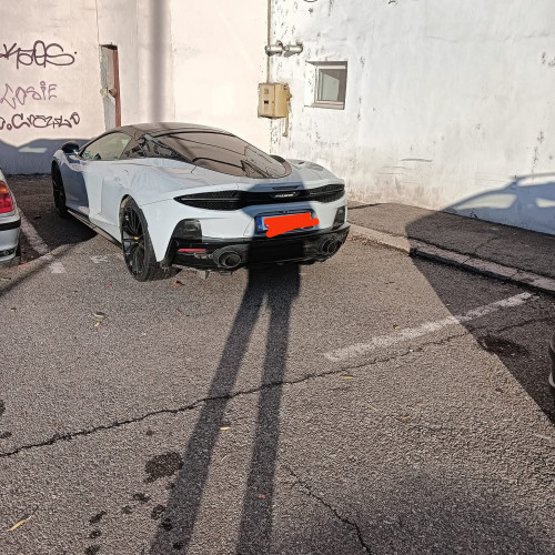 Un McLaren GT atrage atenția la Târgu Jiu