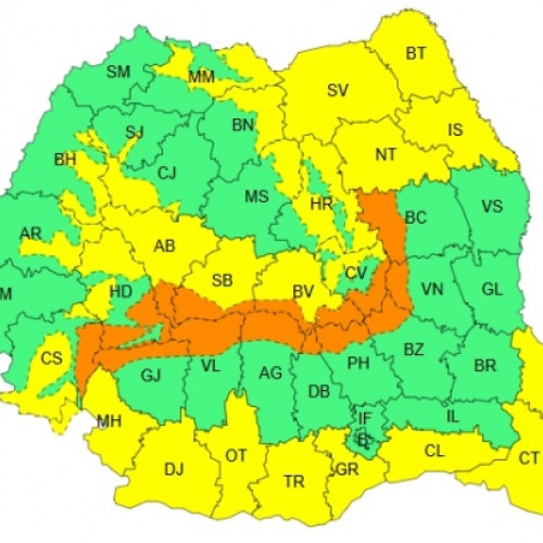 ANM a emis avertizări de Cod Galben și Cod Portocaliu pentru vreme severă