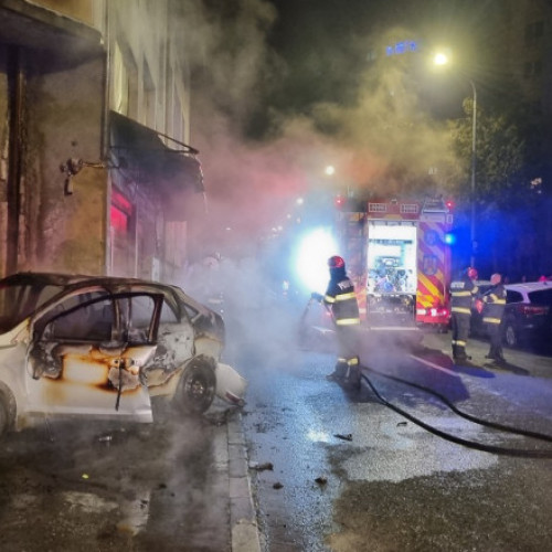 Incendiu devastator la Cluj-Napoca: un autoturism a ars complet