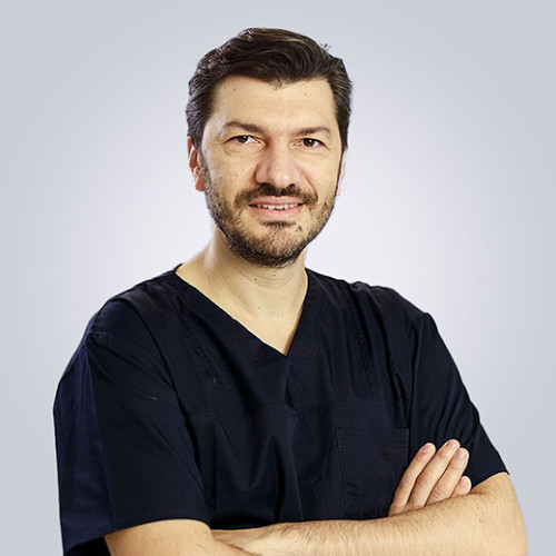 O femeie de 50 de ani primește o nouă șansă la viață după o intervenție chirurgicală complexă