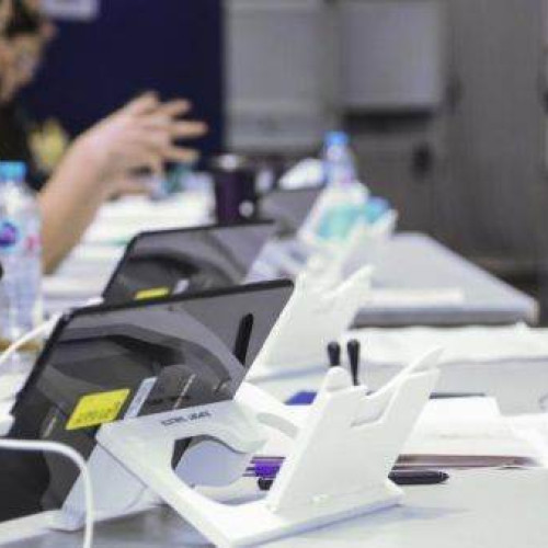 Guvernul aprobă reducerea salariilor pentru angajații implicați în alegerile prezidențiale