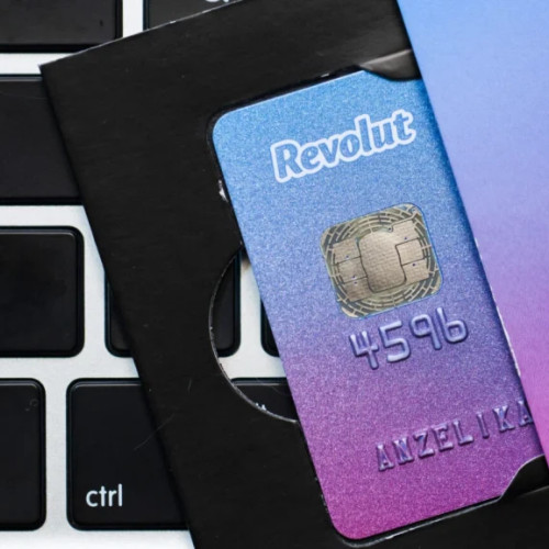 Simplificarea procesului de poprire a conturilor Revolut pentru românii cu datorii către stat