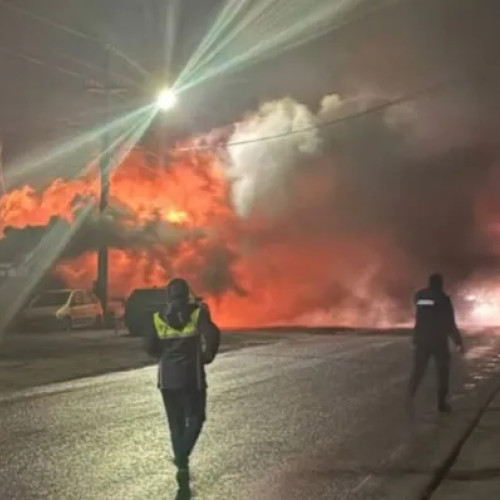 Incendiu major la Crevedia, în apropierea unei foste stații GPL