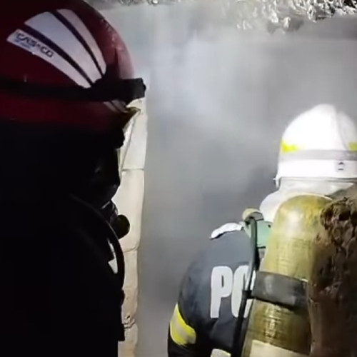 Incendiu la o anexă din Bacia, intervenție rapidă a pompierilor