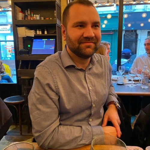 Povestea medicului Lucian Sopanda: De la Bumbești-Piție la spitalul Lariboisière din Paris