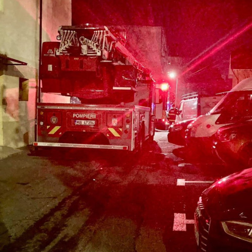 Incendiu la o garsonieră din Râmnicu Vâlcea, intervenție rapidă a pompierilor