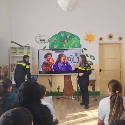 Activități de prevenire a violenței în școli, cu ocazia Zilei Internaționale pentru Nonviolență