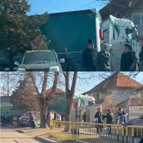 Accident rutier pe DN6, la Strehaia. Autotrenul a distrus un imobil