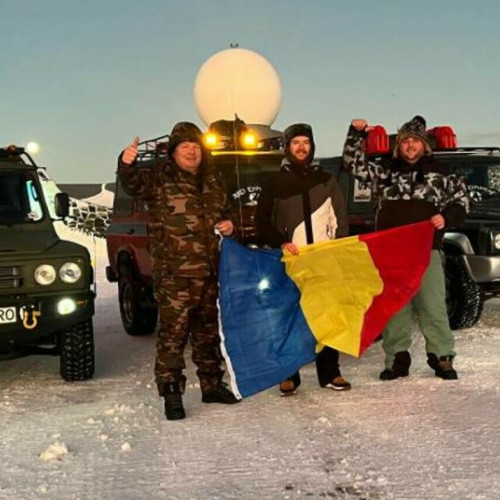 Cinci clujeni au parcurs 9.000 de kilometri cu mașini Aro, ajungând la Capul Nord