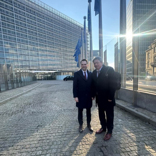Sebastian Burduja, ministrul Energiei, a plecat la Bruxelles pentru a negocia amânarea închiderii grupurilor energetice