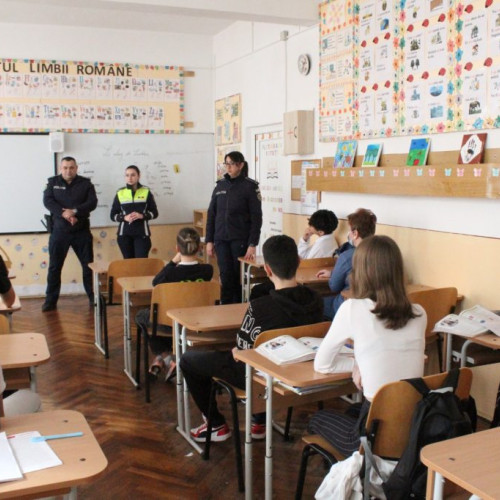Activități educative pentru elevii din Gorj, organizate de poliție