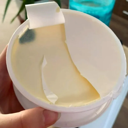 Clujeancă găsește brânza mascarpone alterată într-un supermarket