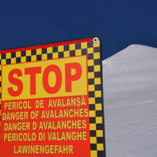 Salvamont avertizează asupra riscurilor de avalanșă din Carpați