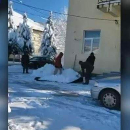Obligația de a îndepărta zăpada și gheața pe trotuare, reglementată prin ordonanță