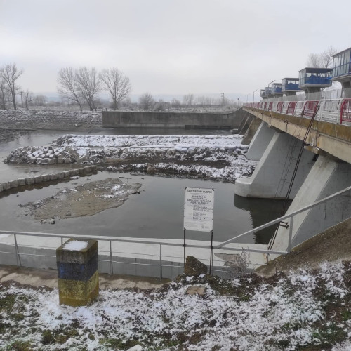 Apele Romane Jiu monitorizează situația hidrologică în timpul gerului de iarnă