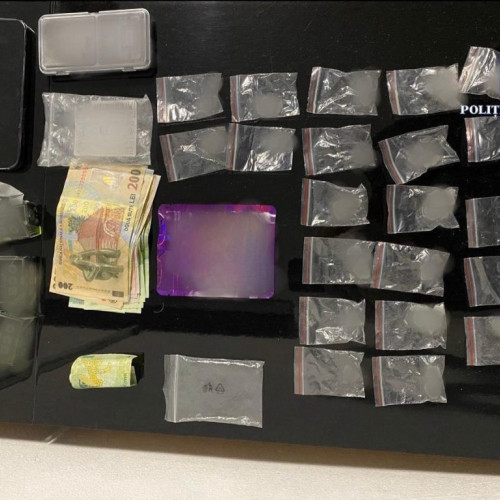 Captură de droguri în Craiova: 7 persoane reținute
