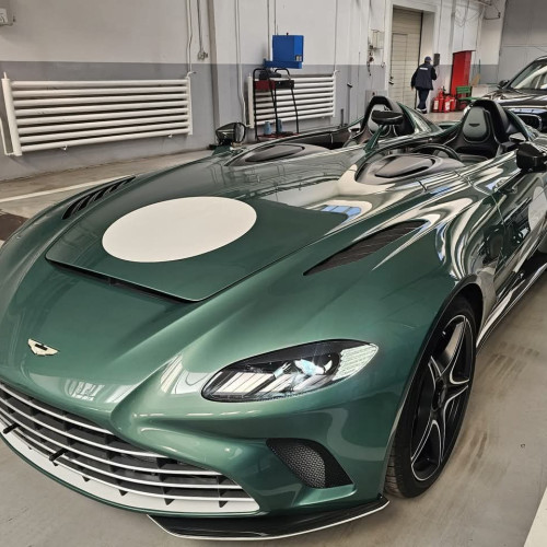 Un Aston Martin rar ajunge la Registrul Auto Român