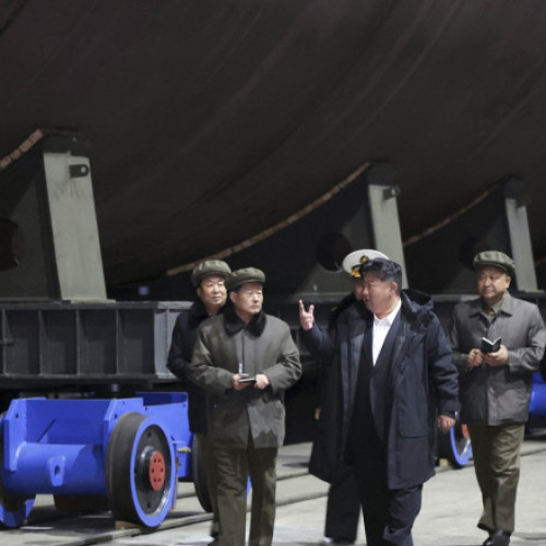 Kim Jong Un inspectează un proiect de submarin nuclear pentru întărirea marinei nord-coreene