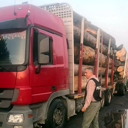Polițiștii clujeni confiscă camion de 250.000 de euro și rețin doi bărbați din Bihor