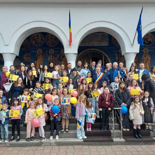 Salonul de Pictura &quot;ARTE MICI&quot; atrage peste 800 de tineri artiști