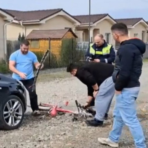 Fetiță de 4 ani, accidentată de o mașină în Mosnita Veche