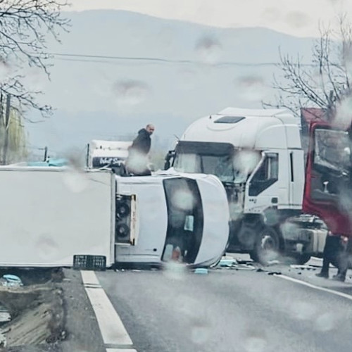 Trafic blocat pe DN 7, în urma unui accident