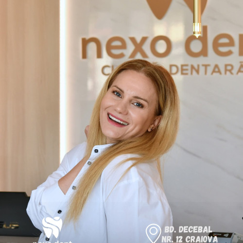 Delia Barbu promovează o clinică stomatologică din Craiova