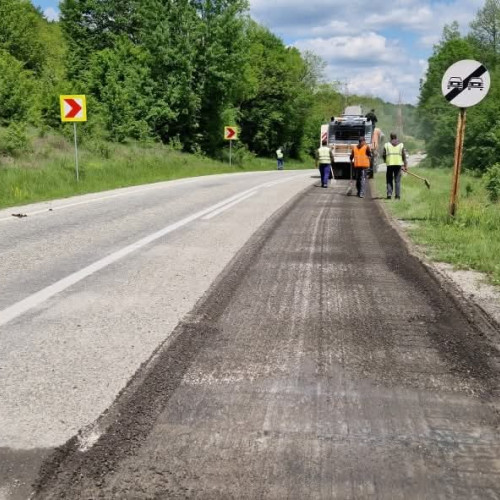 Lucrări de asfaltare pe DN 67 în județul Gorj