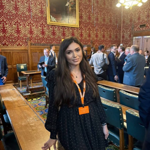 Delia Ionete, tânăra economistă din Gorj, impresionă la summitul din Londra
