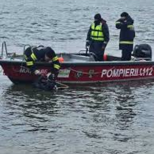 Accident naval pe fluviul Dunărea, intervenție a pompierilor din Dolj