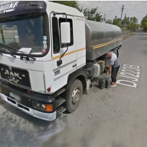 Sofer roman de TIR, prins furand motorina de masina Google Street View