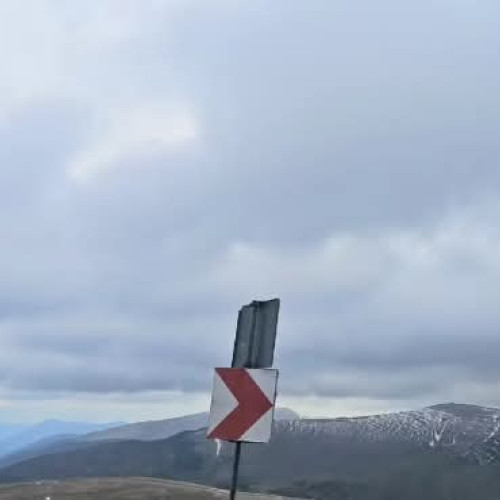 Vreme extremă pe Transalpina, cu rafale de vânt de peste 100 km/h