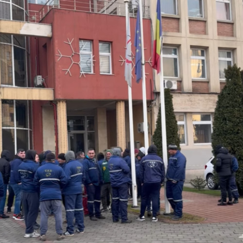 Mandat pentru sindicaliști: salariatii Complexului Energetic Oltenia solicită păstrarea voucherelor de vacanță