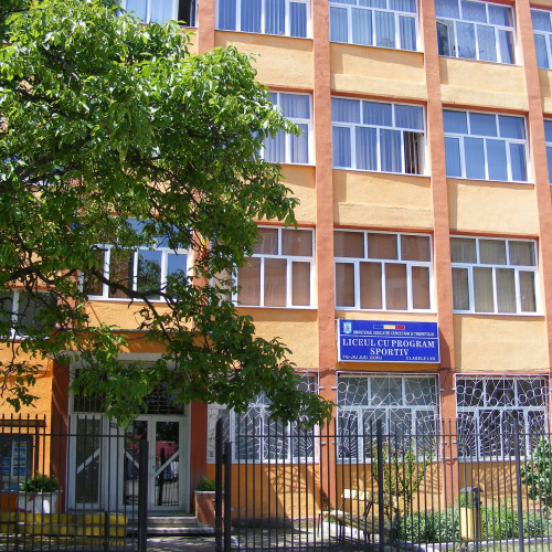 Două eleve din Gorj, sportive de performanță înscrise la Liceul cu Program Sportiv din Târgu Jiu, au promovat sesiunea specială a examenului de Bacalaureat. Potrivit asingorj.ro, această sesiune a fost organizată pentru absolvenții care participă la competiții internaționale sau susțin admiterea în academii militare din străinătate.