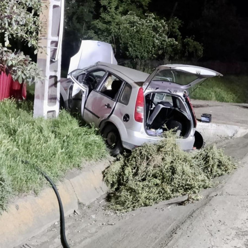 Tânăr din Botoșani aproape că a provocat o tragedie pentru că a condus fără permis și cu mașină neînmatriculată