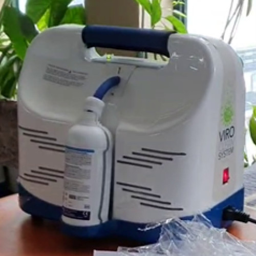 Consiliul Județean Gorj a achiziționat 42 de sisteme automate de nebulizare cu ceață uscată pentru Spitalul Județean de Urgență Târgu Jiu, într-un efort de combatere a infecțiilor nosocomiale, potrivit asingerj.ro. Echipamentele, în valoare de peste 697.000 de lei, sunt parte a unui proiect finanțat prin Planul Național de Redresare și Reziliență (PNRR).