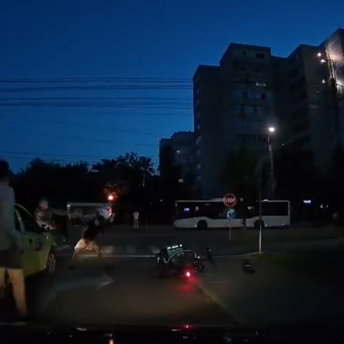 Scandal în parcarea unui supermarket din Iași între un taximetrist și un tânăr livrator