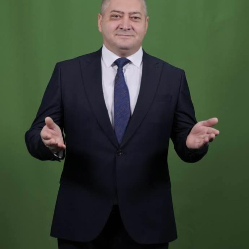 Fostul primar al comunei Stoina, Laurențiu Anghel, a făcut o declarație cu ocazia celui de-al doilea an de la alegerile locale din 2024, în care critică dur administrația actuală. Potrivit acestuia, proiectele importante începute în trecut au fost abandonate și dezvoltarea localității a fost blocată, în timp ce administrația actuală, condusă de Marian Fota din partea AUR, nu a reușit să ducă la îndeplinire promisiunile făcute.