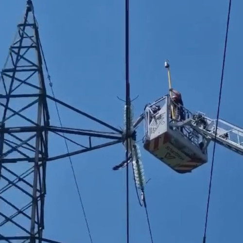 Disfuncții în alimentarea cu energie electrică în județul Gorj din cauza vremii severe