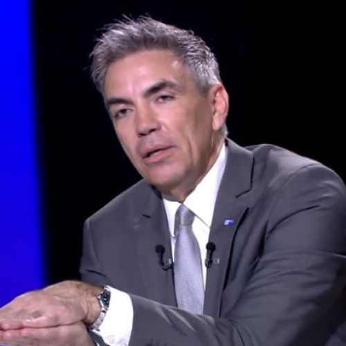 Dragoș Anastasiu, consilier onorific al președintelui Nicușor Dan, a clarificat situația legată de ajutorul pentru înmormântare, afirmând că „nici eu, nici altcineva din grupul de lucru nu am discutat sau propus tăierea sau reducerea acestuia”. El a adăugat că „continua seria de dezinformări și, în loc să ne concentrăm pe lucruri constructive, suntem nevoiți să dezmintim diverse știri lansate pe surse”.