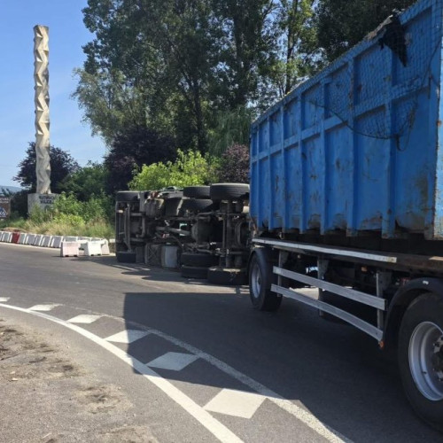 Trafic blocat pe DN 7 în localitatea Budești din cauza unui accident rutier